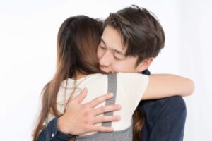 甘えてくる男性の心理や行動理由が知りたい どう対応したらいい Wifey